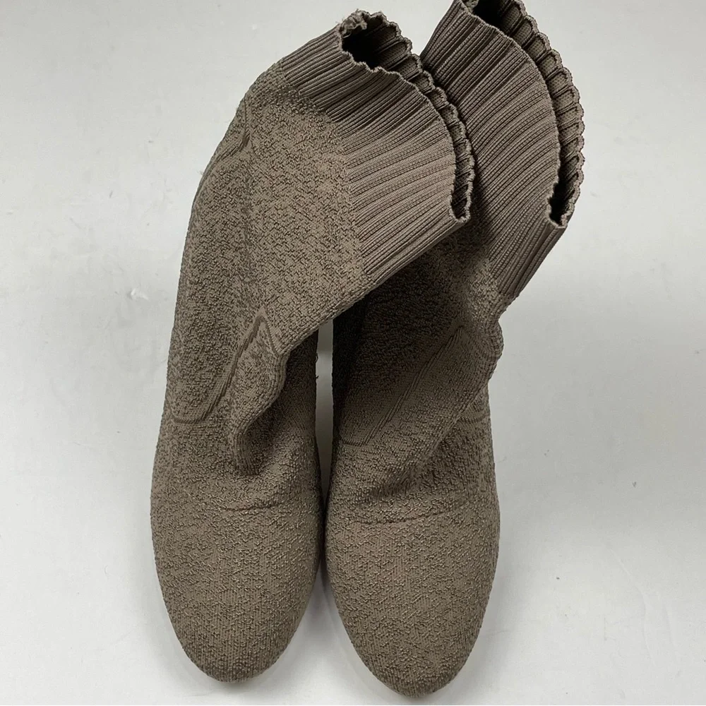Charles by Charles David Iceland Knit Bootie Taupe Size 7.5 Sock‎ Bootie